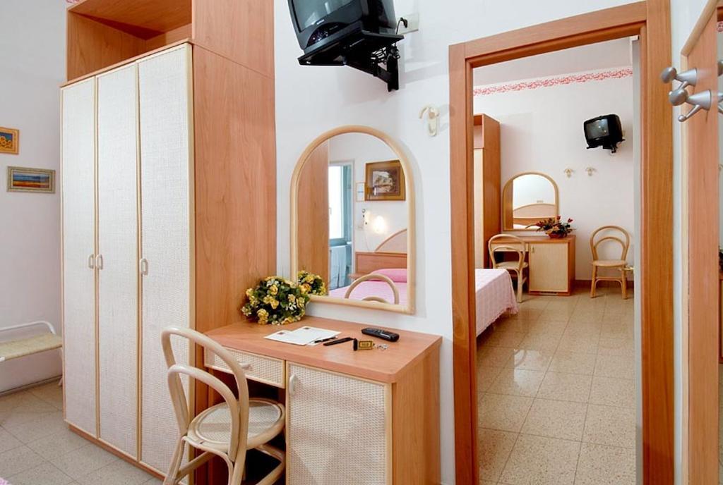 Hotel Gardenia 벨레지아아지마리나 객실 사진